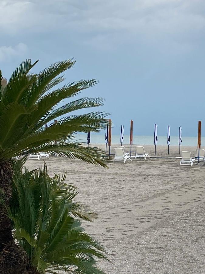 Lira Beach Studio Мамая Екстериор снимка